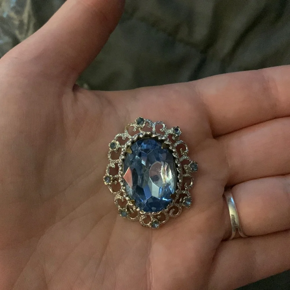 Brooch - Picture 1 of 3